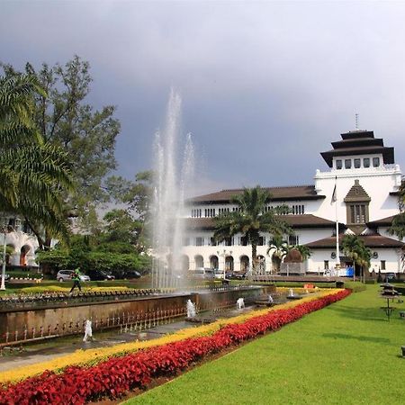 Pondokan Tjiburial Hotel Bandung Exterior photo