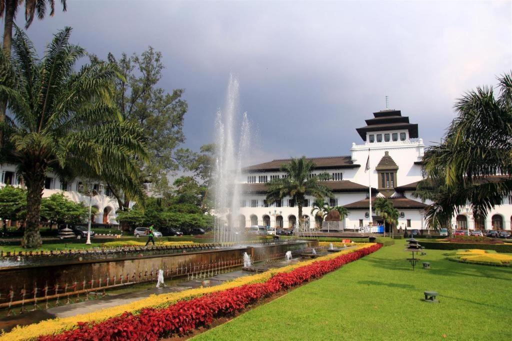 Pondokan Tjiburial Hotel Bandung Exterior photo